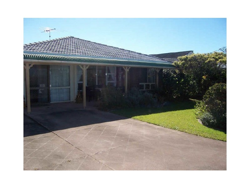 8 Waterfront Easement, Redland Bay QLD 4165