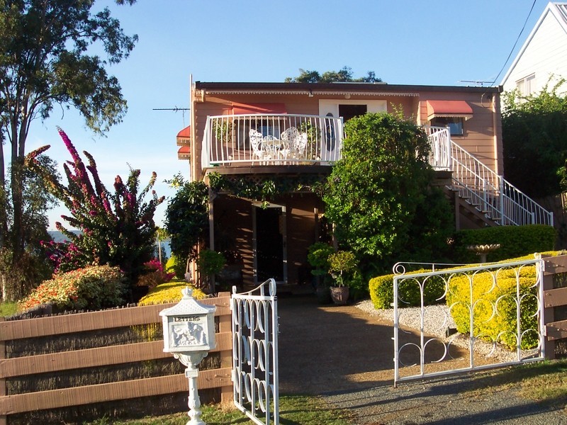 17 Lovell Parade, Lamb Island QLD 4184