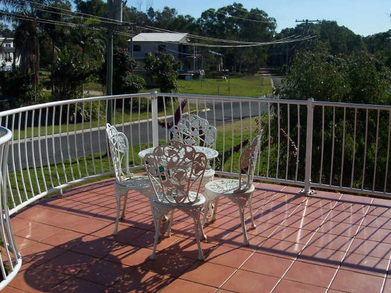 17 Lovell Parade, Lamb Island QLD 4184