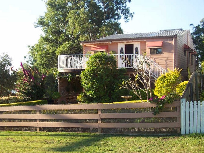 17 Lovell Parade, Lamb Island QLD 4184
