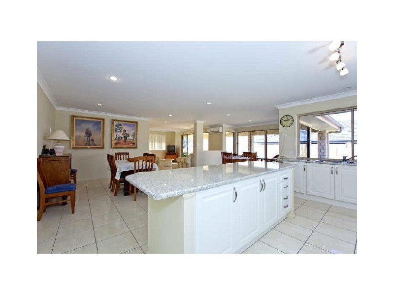 11 Aspen Place, Redland Bay QLD 4165