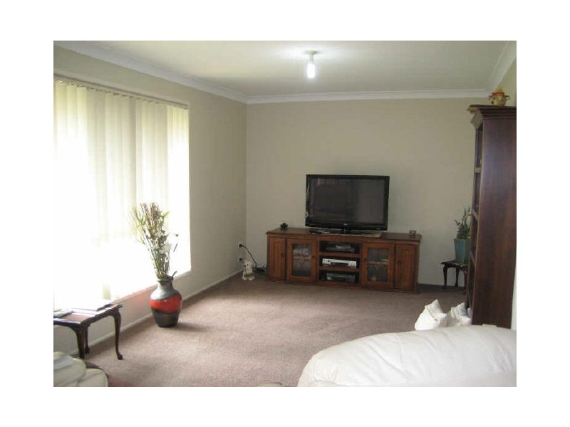 32 Jay Crescent, Redland Bay QLD 4165