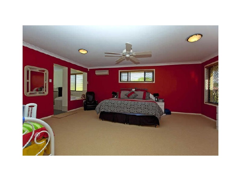 18 Gladebourne Crescent, Victoria Point QLD 4165