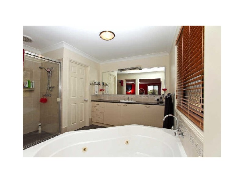 18 Gladebourne Crescent, Victoria Point QLD 4165