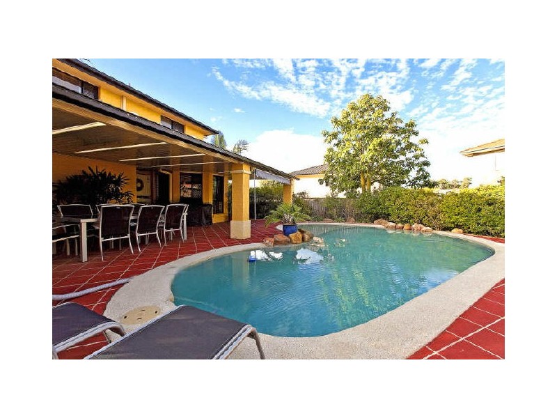 18 Gladebourne Crescent, Victoria Point QLD 4165
