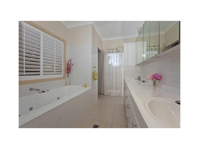 8A Tathra Street, Redland Bay QLD 4165