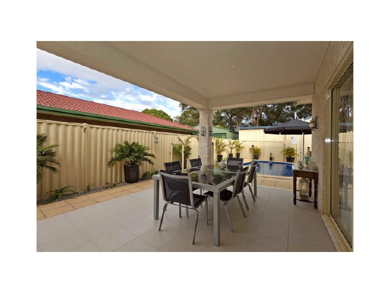 8A Tathra Street, Redland Bay QLD 4165