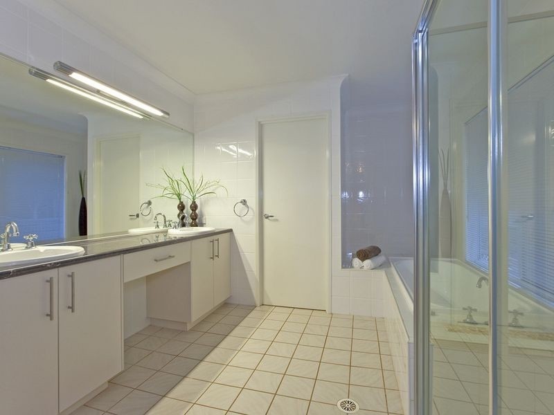 29 Caswell Cres, Redland Bay QLD 4165