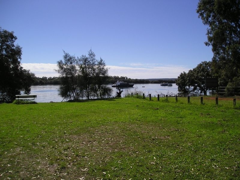 24 Douglas Street, Russell Island QLD 4184