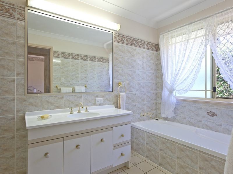 82 Pitt Street, Redland Bay QLD 4165