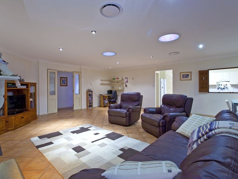 7 Penzance Drive, Redland Bay QLD 4165