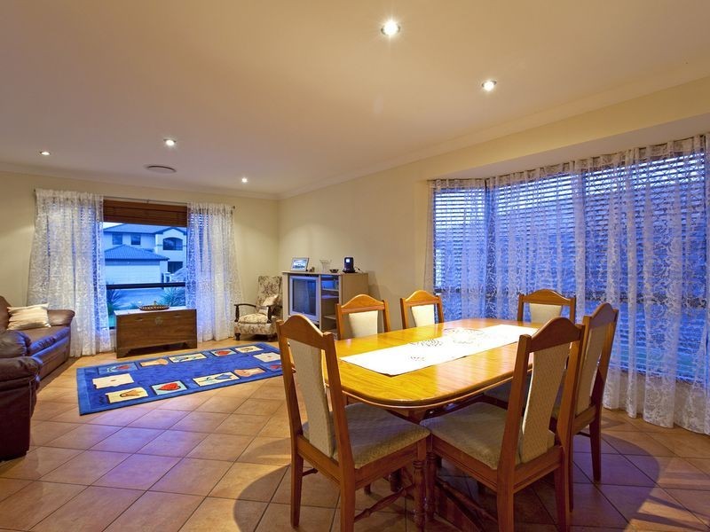 7 Penzance Drive, Redland Bay QLD 4165