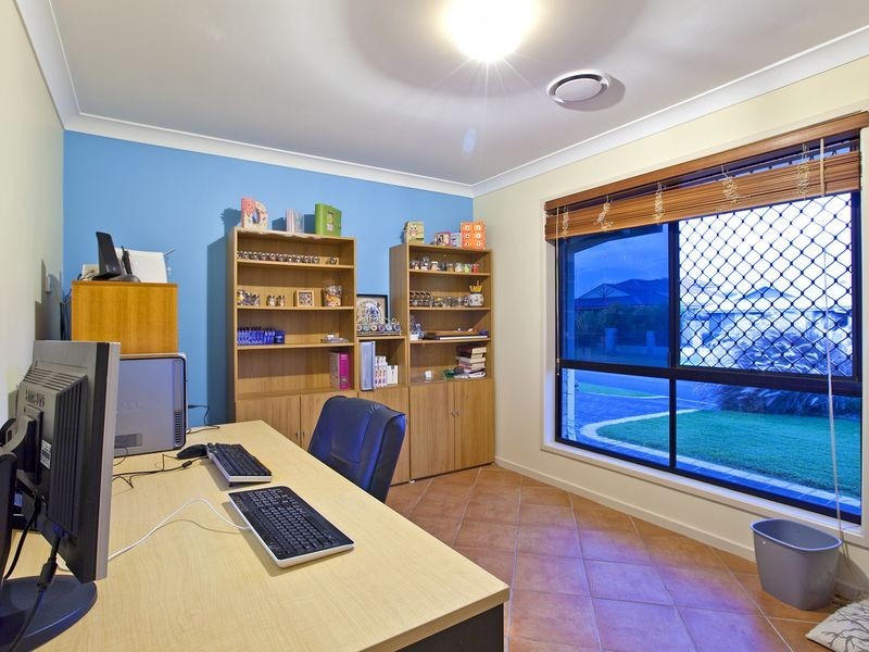 7 Penzance Drive, Redland Bay QLD 4165
