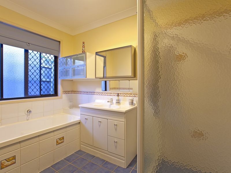 7 Penzance Drive, Redland Bay QLD 4165