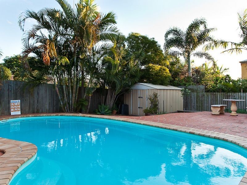 5 Bartlett Terrace, Redland Bay QLD 4165