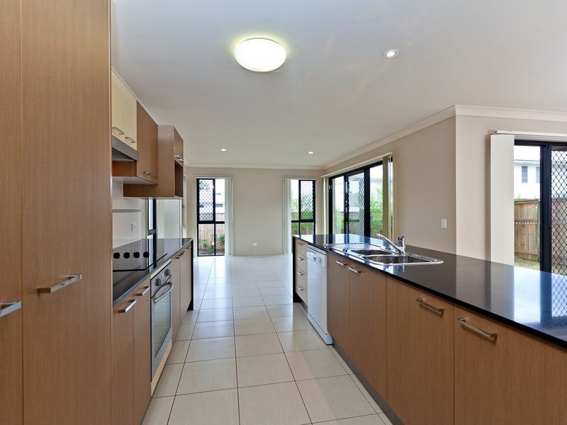 17 Lachlan Dr, Wakerley QLD 4154