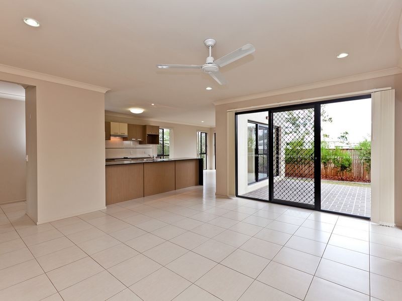 17 Lachlan Dr, Wakerley QLD 4154