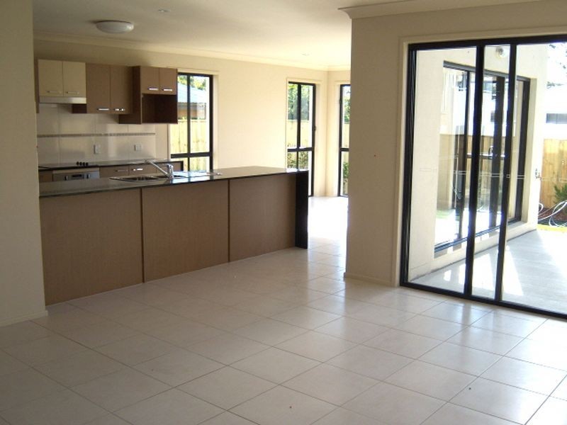 17 Lachlan Dr, Wakerley QLD 4154