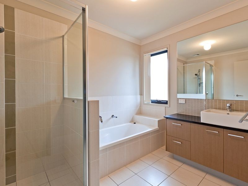 17 Lachlan Dr, Wakerley QLD 4154