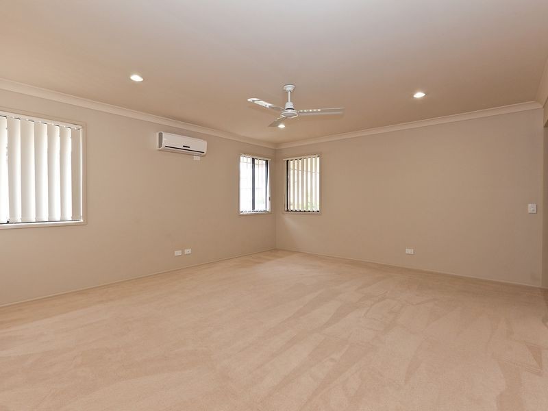 17 Lachlan Dr, Wakerley QLD 4154