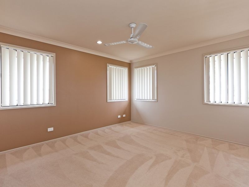 17 Lachlan Dr, Wakerley QLD 4154