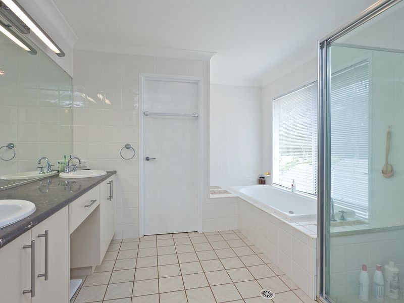 29 Caswell Cr, Redland Bay QLD 4165