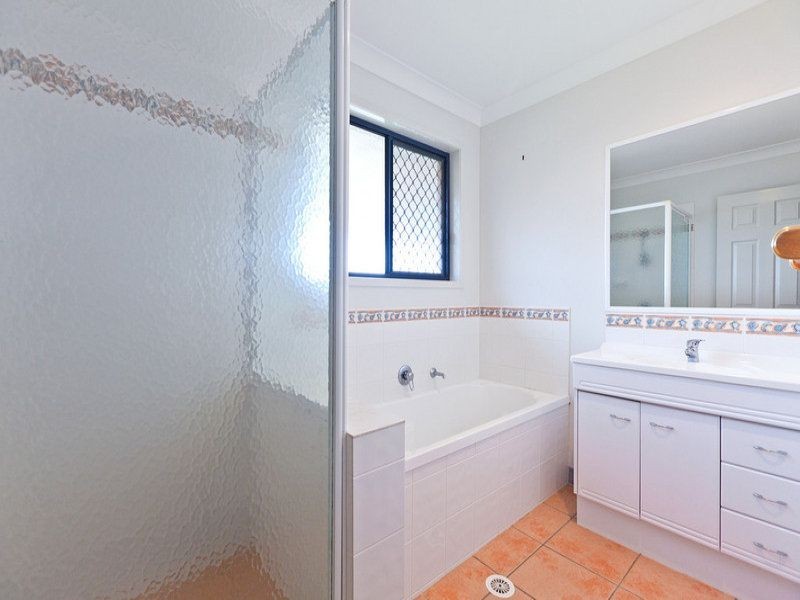 32 Torquay Road, Redland Bay QLD 4165