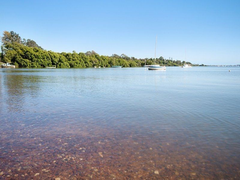 32 Torquay Road, Redland Bay QLD 4165