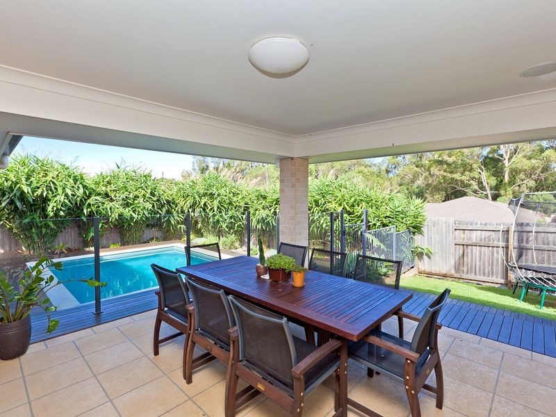 17 Emperor Drive, Redland Bay QLD 4165