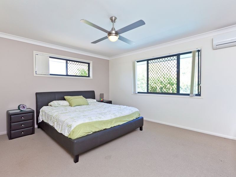 17 Emperor Drive, Redland Bay QLD 4165