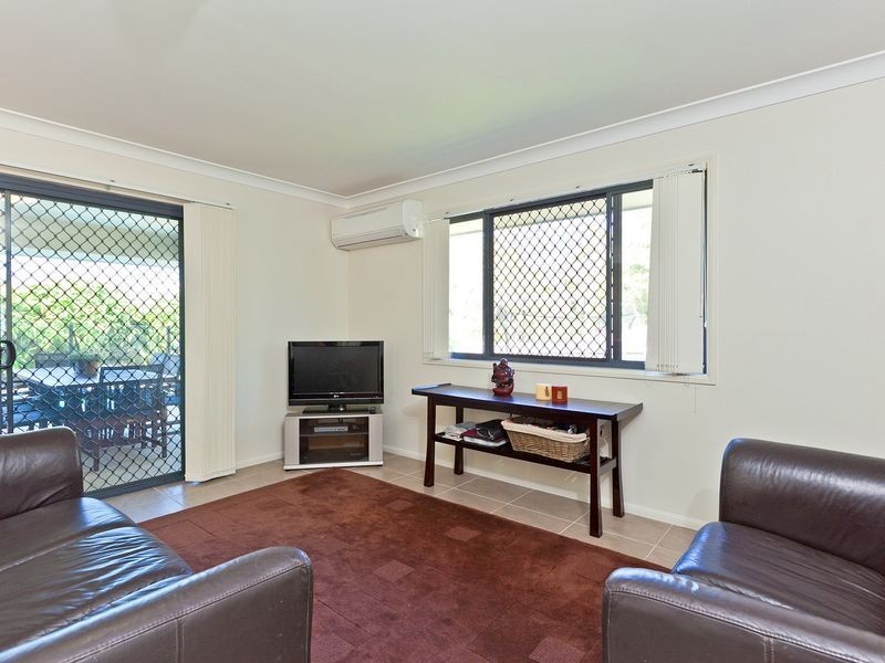 17 Emperor Drive, Redland Bay QLD 4165