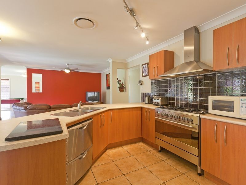 53 Senden Crescent, Manly West QLD 4179