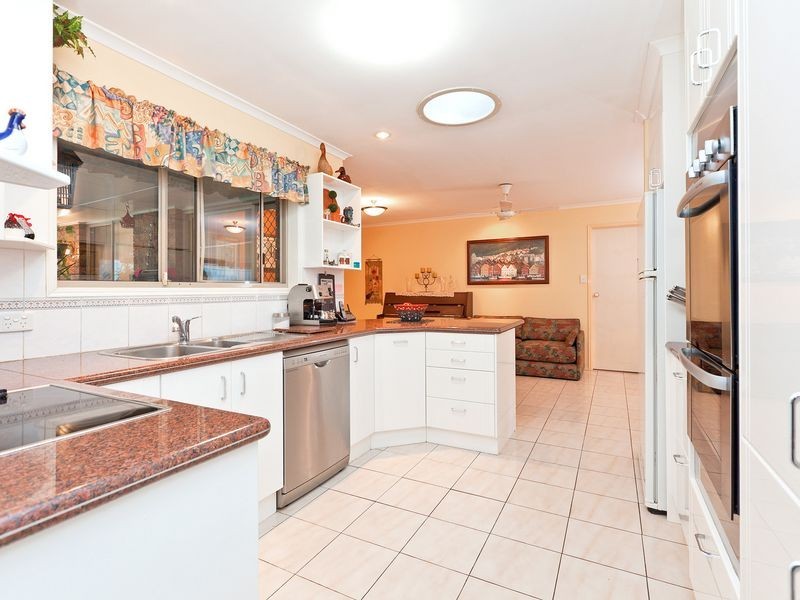 8 Riverton Drive, Wellington Point QLD 4160