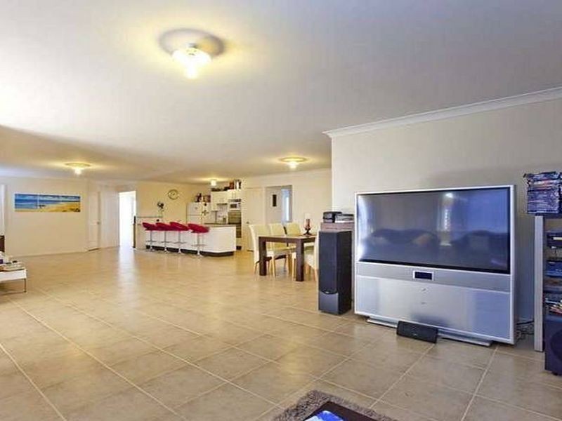 25 Ebony Crescent, Redland Bay QLD 4165