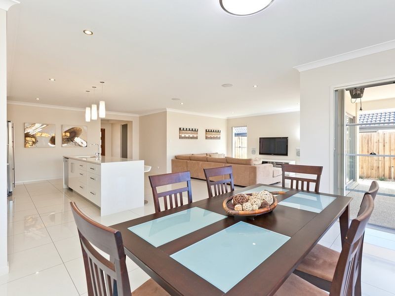 10 Sapium Road, Redland Bay QLD 4165