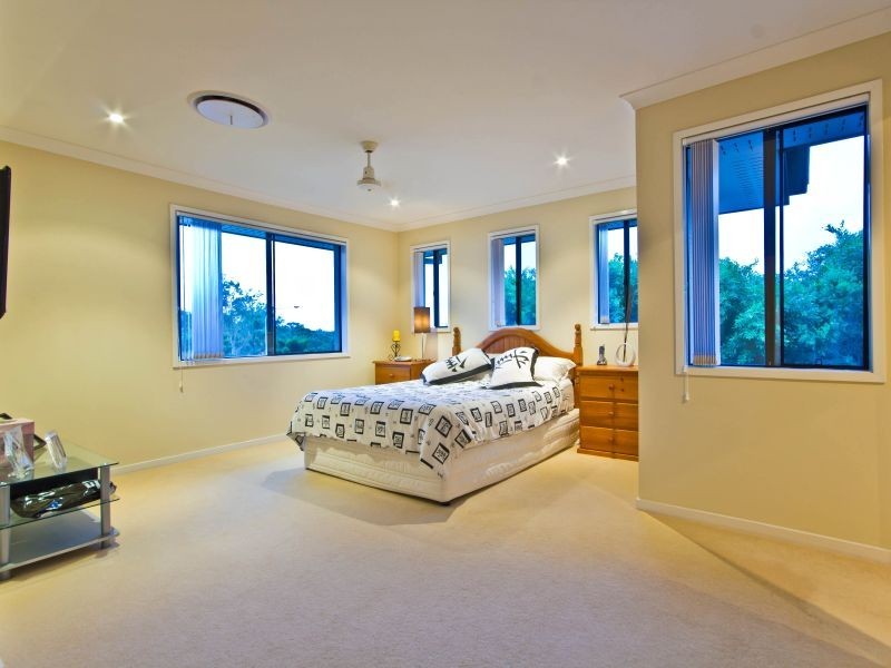 12 Ebony Crescent, Redland Bay QLD 4165