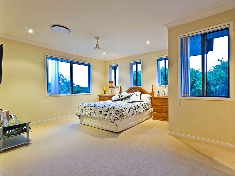 12 Ebony Crescent, Redland Bay QLD 4165