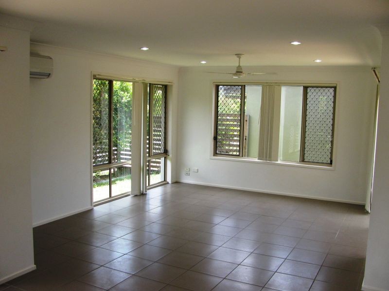 28 Azure Avenue, Redland Bay QLD 4165