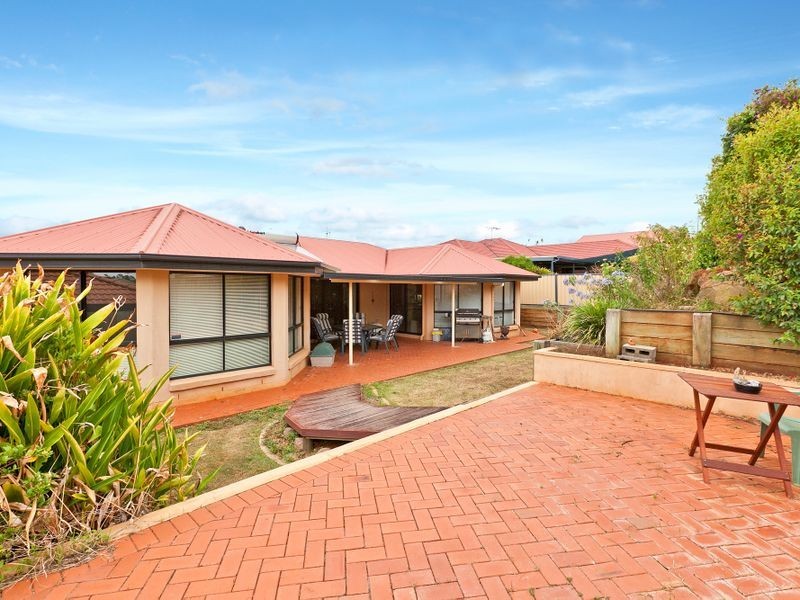 15 Daydream Street, Redland Bay QLD 4165