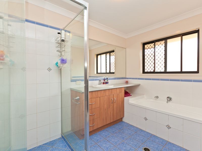 15 Daydream Street, Redland Bay QLD 4165