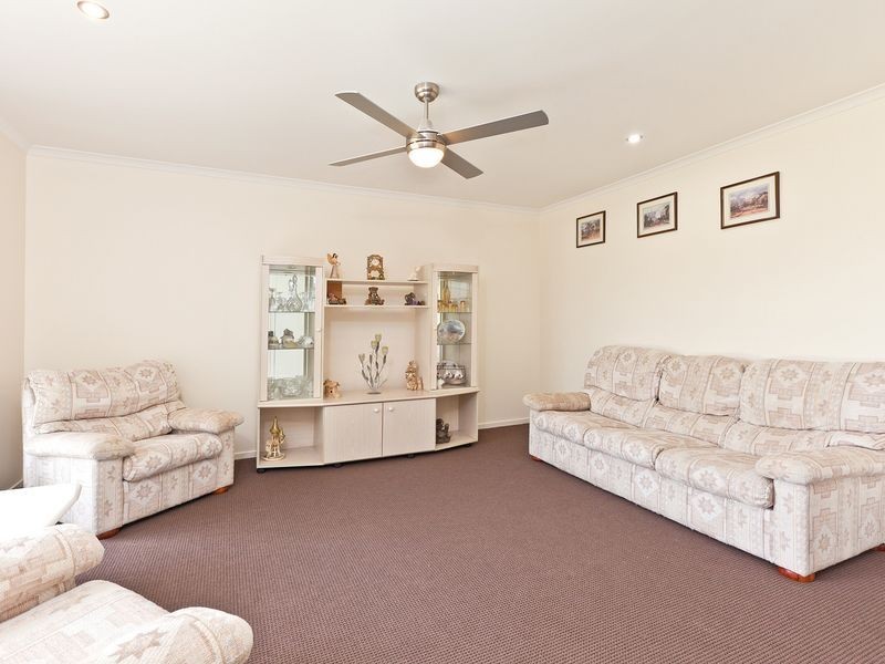 8 Pyrus Place, Redland Bay QLD 4165