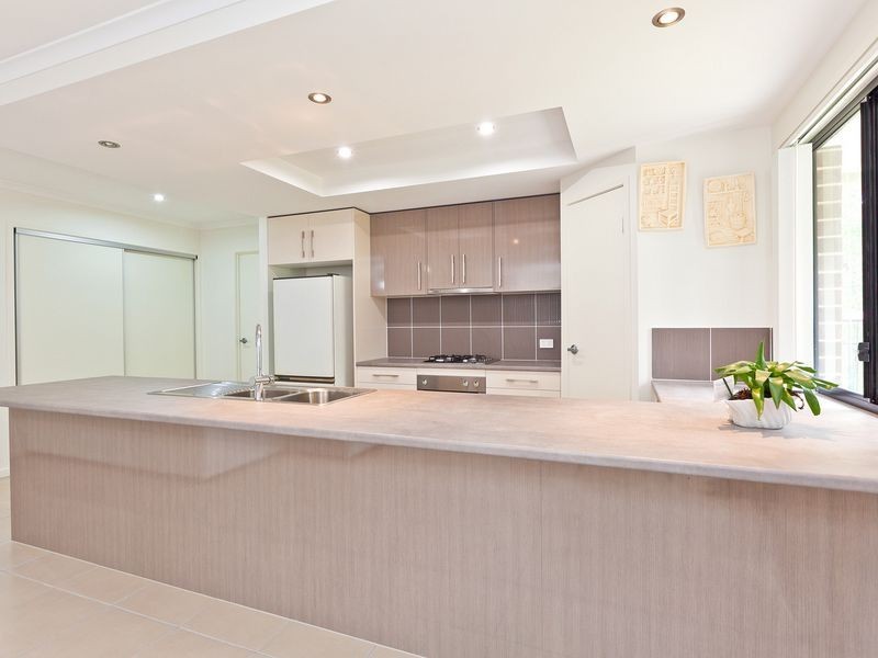 8 Pyrus Place, Redland Bay QLD 4165