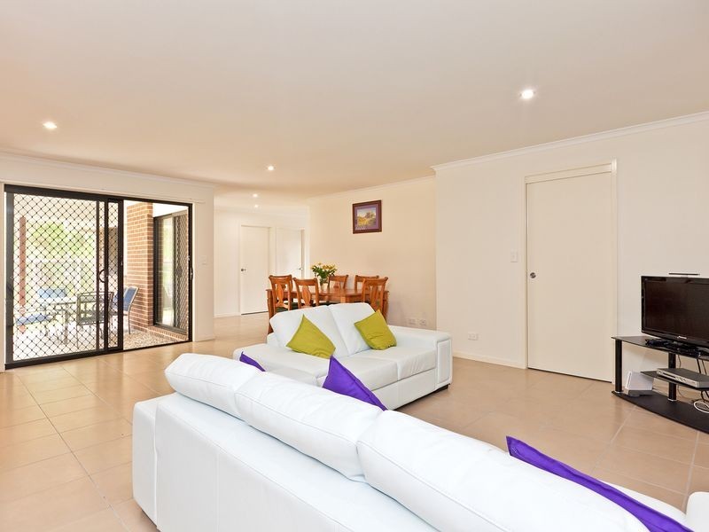 8 Pyrus Place, Redland Bay QLD 4165