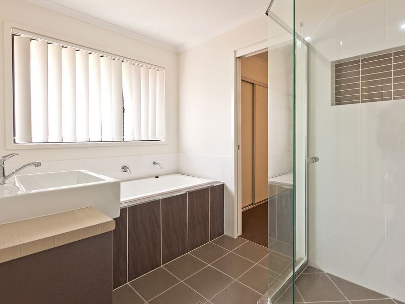 8 Pyrus Place, Redland Bay QLD 4165