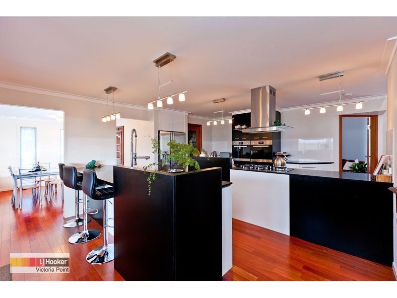4 Lois Place, Redland Bay QLD 4165