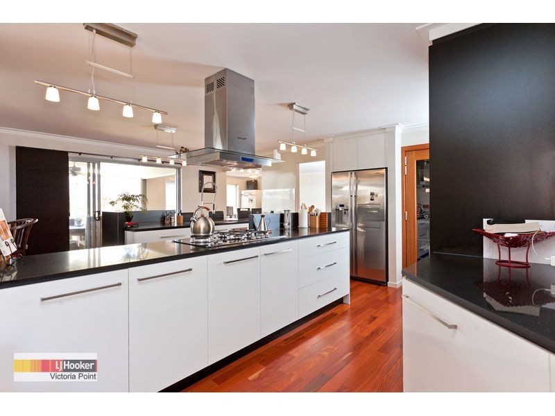 4 Lois Place, Redland Bay QLD 4165