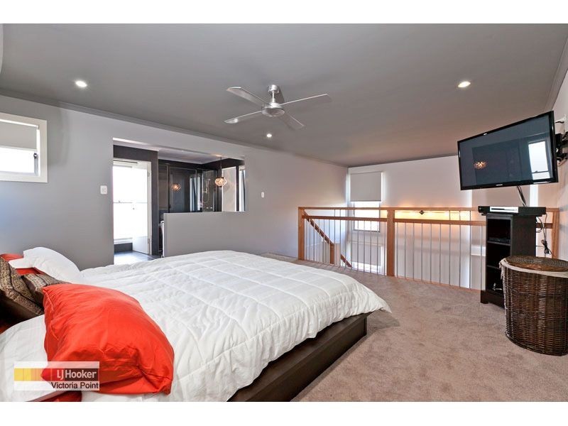 4 Lois Place, Redland Bay QLD 4165