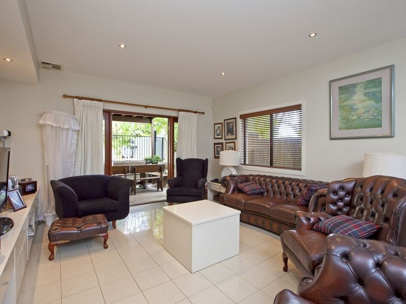 163 McIlwraith Avenue, Norman Park QLD 4170