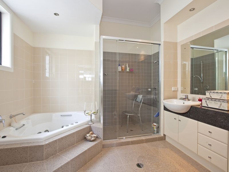 163 McIlwraith Avenue, Norman Park QLD 4170