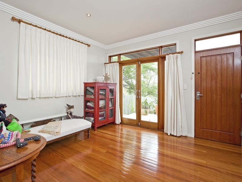 163 McIlwraith Avenue, Norman Park QLD 4170